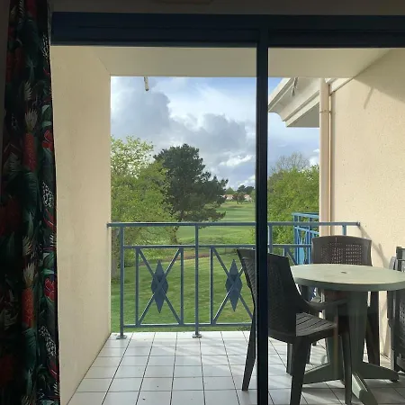 Appartement T2 Avec Balcon Face Au Golf Et Piscine A *