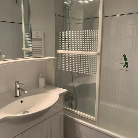 T2 Avec Balcon Face Au Golf Et Piscine A